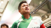 El veteranísimo Kazuyoshi Miura renovó con su club y celebrará los 60 años como jugador activo