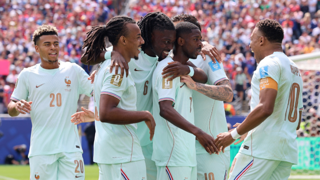 Francia goleó a Noruega y aseguró el liderato de su grupo en el Mundial