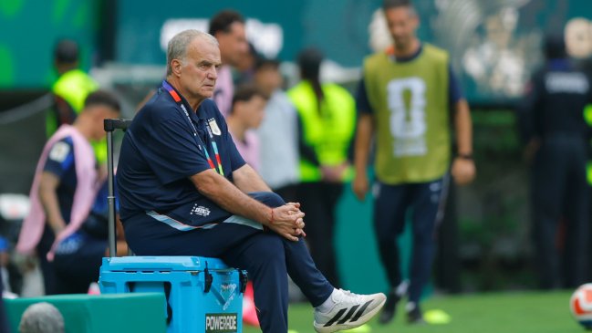 Su cara lo dijo todo: La reacción de Bielsa tras el error de Muslera y el gol de España a Uruguay