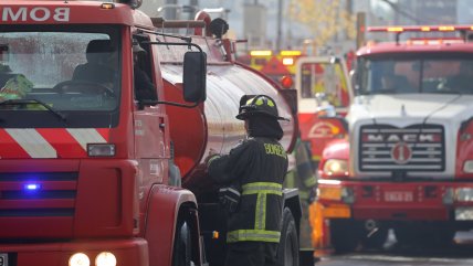Incendio obligó a evacuar edificio en Santiago Centro: indagan posible intencionalidad