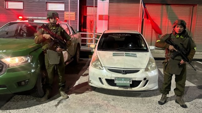 Carabineros detuvo a tres sujetos que intentaron cruzar a Bolivia con autos de contrabando
