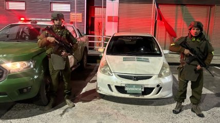 Carabineros detuvo a tres sujetos que intentaron cruzar a Bolivia con autos de contrabando