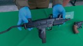 Tenían una subametralladora: Menores conducían vehículo portando armas en Quilicura