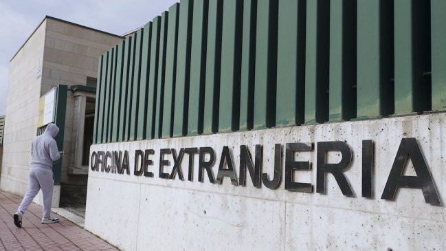 Más de un millón de inmigrantes esperan regularizar su situación en España