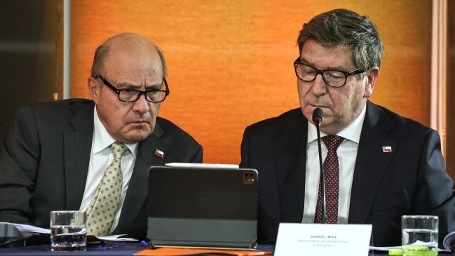 Gobierno realza necesidad de su megarreforma ante malas cifras económicas