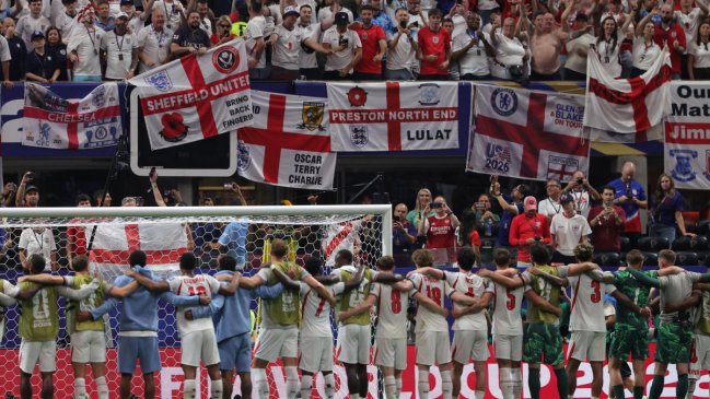Inglaterra celebró junto a sus hinchas al ritmo de Oasis