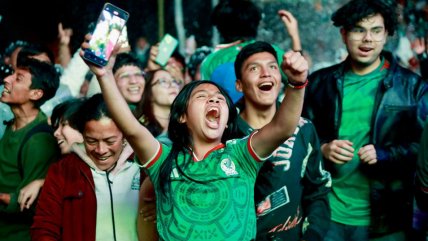 Miles de mexicanos celebraron en las calles clasificación a octavos de final del Mundial