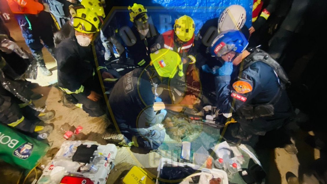 Bomberos chilenos rescataron a sobreviviente de los terremotos venezolanos tras ocho días sepultado
