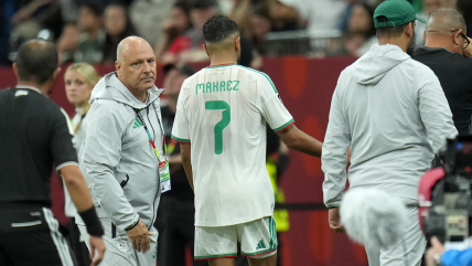   Mahrez cerró su etapa en la selección de Argelia tras quedar fuera del Mundial a manos de Suiza 