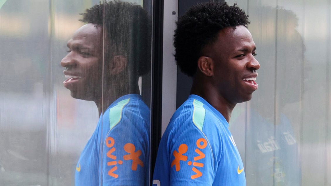 Vinicius fue pifiado por sus compañeros tras llegar último al entrenamiento de Brasil