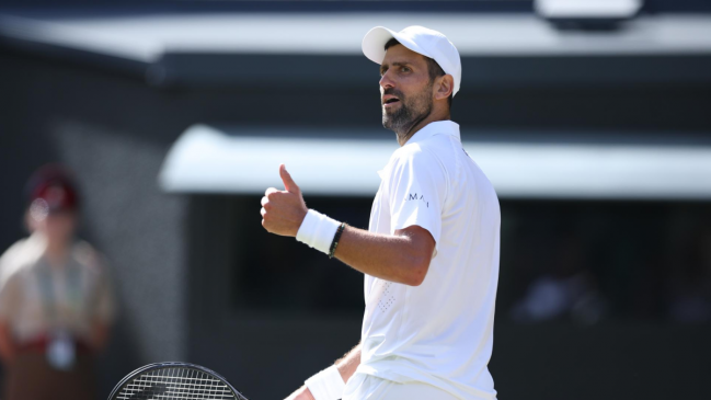 Djokovic pasó a cuartos de Wimbledon y superó el récord ganador de Federer