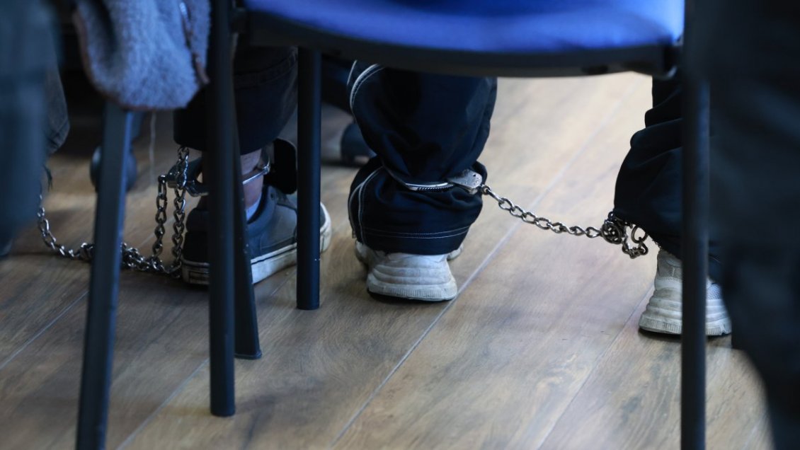 Adolescentes de 13, 15 y 17 asaltaron armados una tienda en el Mall Arauco Maipú