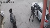 Policía israelí lanzó una granada aturdidora dentro de un auto de palestinos y bloqueó la puerta