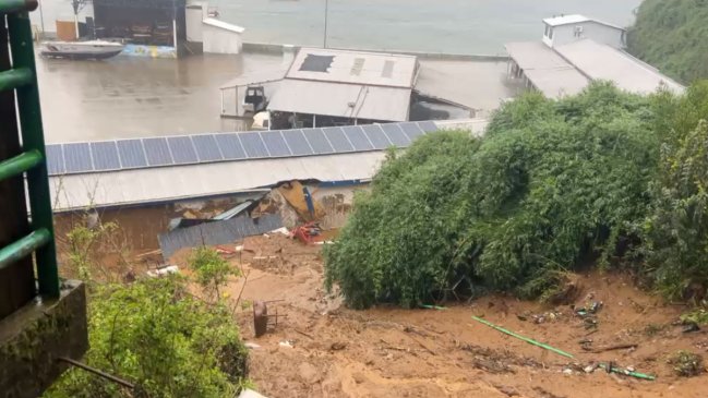 Estragos en el sur por río atmosférico: inundaciones, cortes de ruta por deslizamientos y apagones
