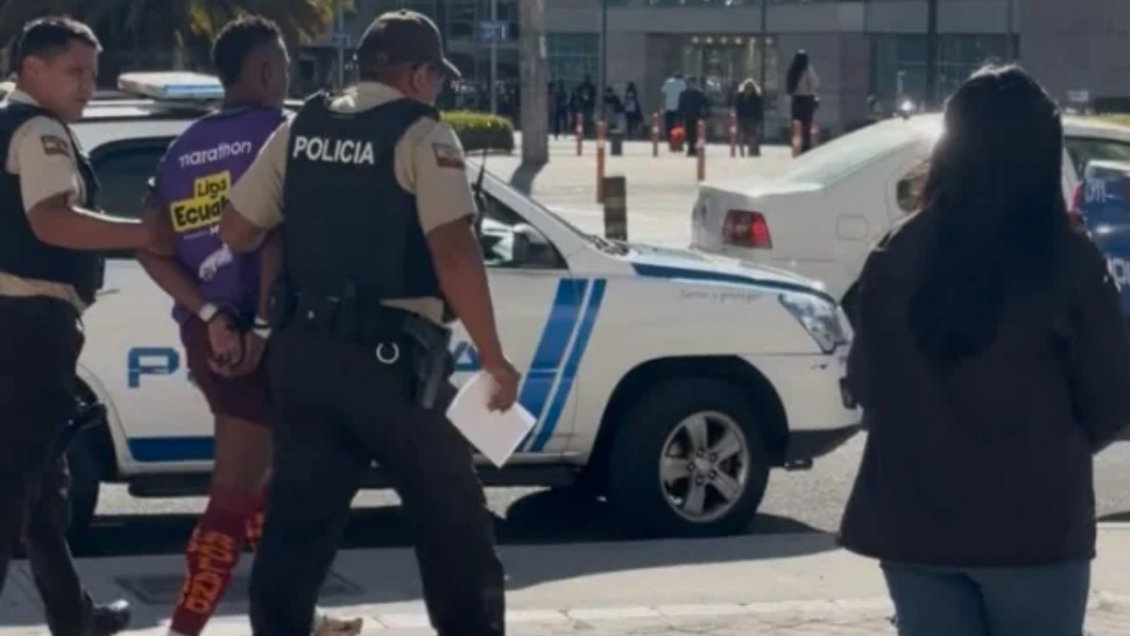 Jugador fue detenido en pleno calentamiento en la liga de Ecuador
