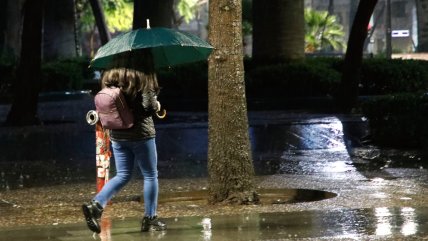 Alerta en la RM por sistema frontal con isoterma alta: Senapred advierte riesgo de remociones en masa