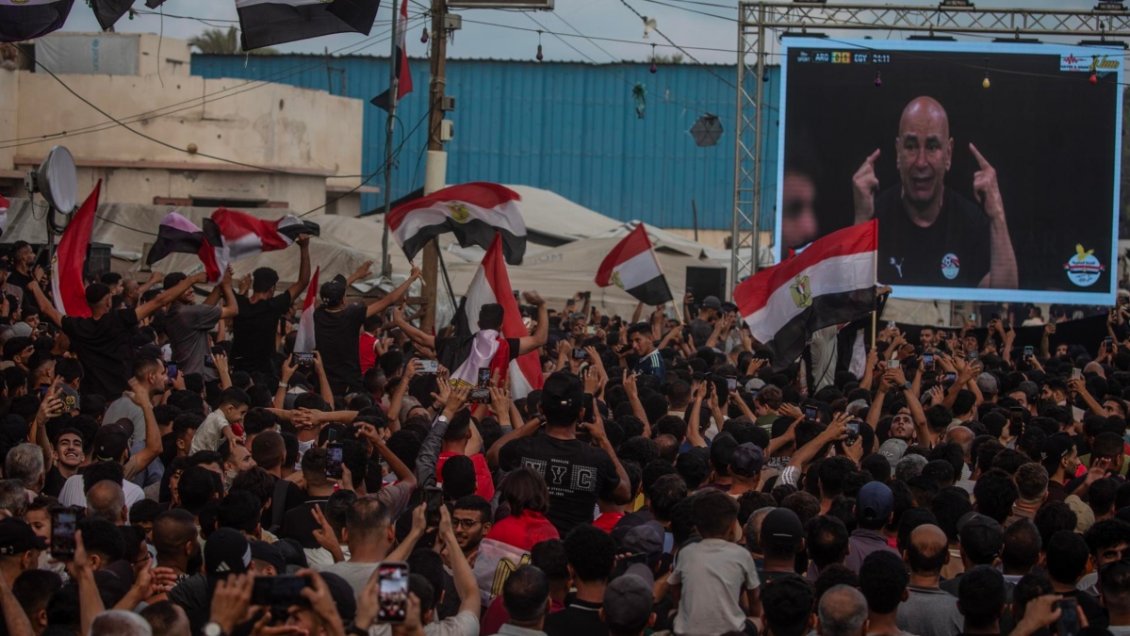 Fútbol entre las ruinas: Hinchas en Gaza siguieron el agónico triunfo de Argentina ante Egipto