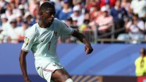 Ousmane Dembélé aumentó la ventaja de Francia con ajustado remate