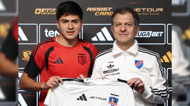 Felipe Raipán firmó su primer contrato profesional con Colo Colo