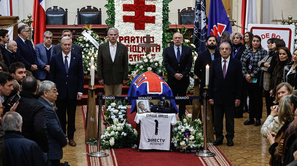 Autoridades y figuras políticas rinden homenaje a Enrique Krauss en el exCongreso Nacional