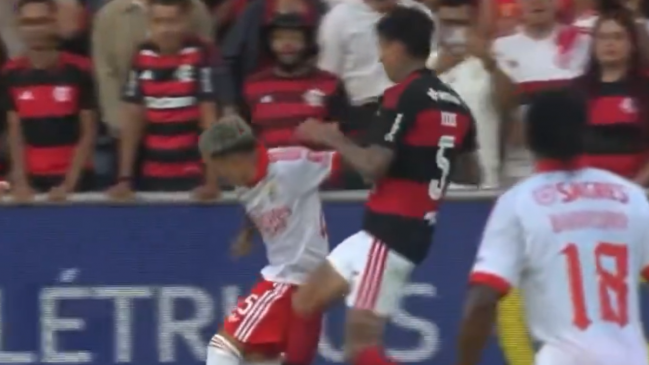   [VIDEO] Pulgar dio patada a Gianluca Prestianni y fue aplaudido por hinchas de Flamengo 