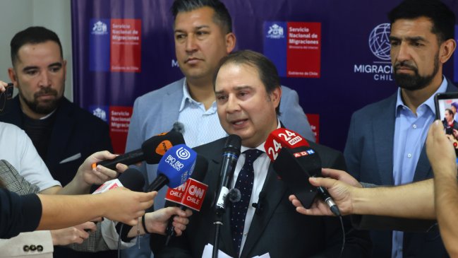Migraciones advirtió que algunos futbolistas extranjeros sin visa deberán abandonar Chile
