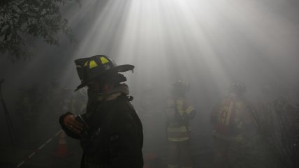 Incendio en Colina destruyó al menos cuatro casas: Hay personas desaparecidas