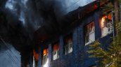 Incendio en bodega moviliza a más de 15 compañías de Bomberos en Santiago Centro