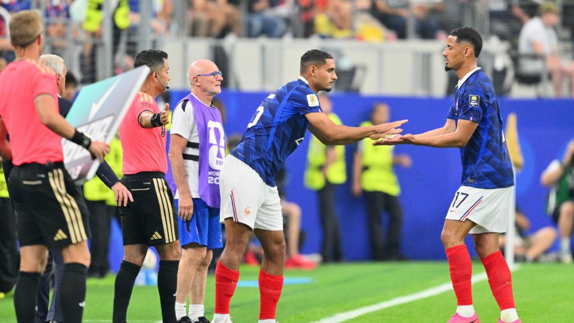 William Saliba se retiró lesionado en el primer tiempo de la semifinal entre Francia y España