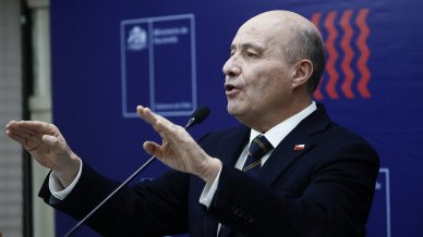 Frente Amplio: "El ministro Quiroz se comporta igual que los estafadores telefónicos"