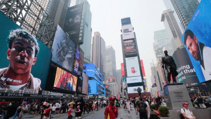   Times Square ya vive la final del Mundial con carteles luminosos de Lionel Messi y Lamine Yamal 