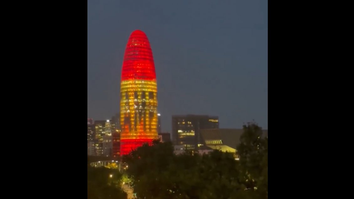 En Barcelona se apuraron: Torre Glòries ensayó un festejo de campeones