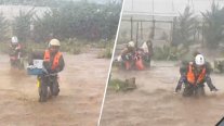 Carabineros rescató en helicóptero a cuatro personas y 10 perritos aislados en Ovalle