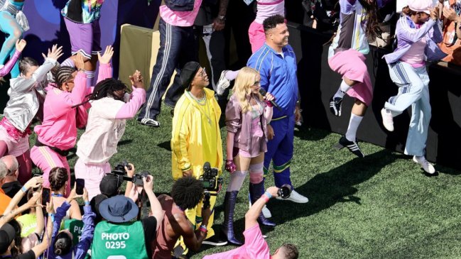 Madonna ingresó junto a Ronaldinho y Ronaldo al show del entretiempo de la final