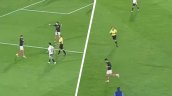 [VIDEO] Insólito: Arbitro amonestó dos veces a Jeyson Rojas y olvidó expulsarlo