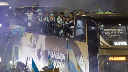   Argentina recibió a su selección con orquesta militar y una multitud tras el Mundial 