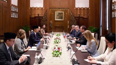 Canciller busca profundizar la cooperación económica con Indonesia