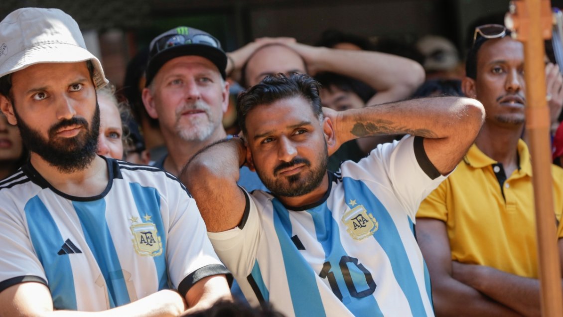 ¿La broma más pesada de la historia? Piloto hizo creer a pasajeros argentinos que habían ganado el Mundial