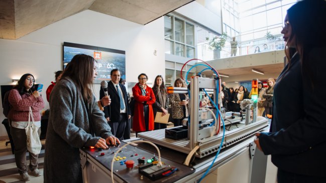 Chile opens applications for InspiraTEC Award to boost women in STEM