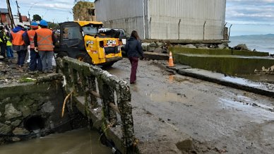 Decretan demolición del puente Melón en Penco, dañado por el temporal