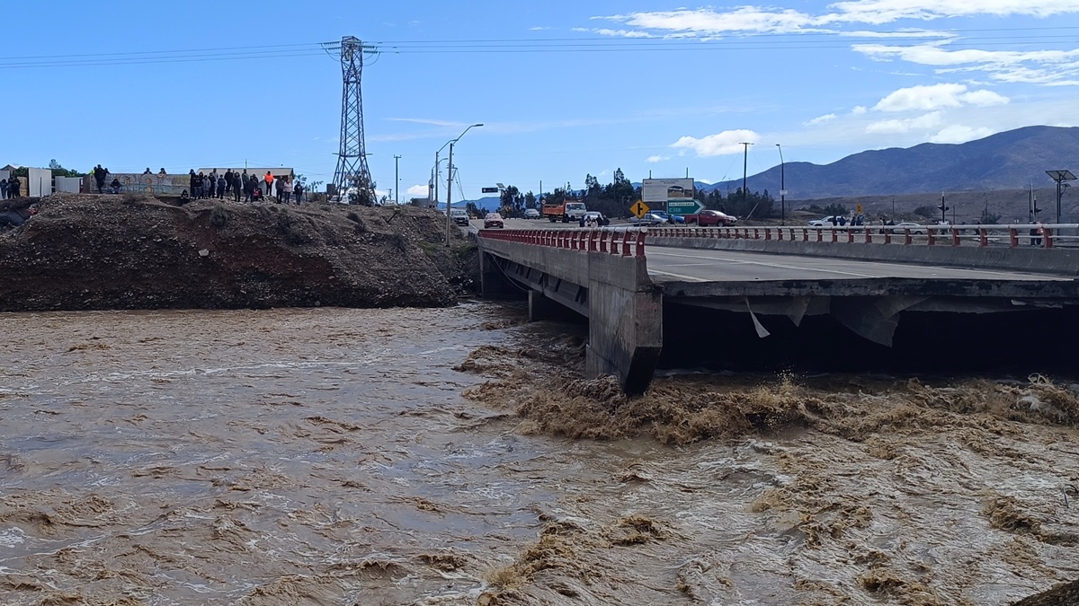 Temporal en zona centro-norte de Chile deja 13 fallecidos y graves daños viales