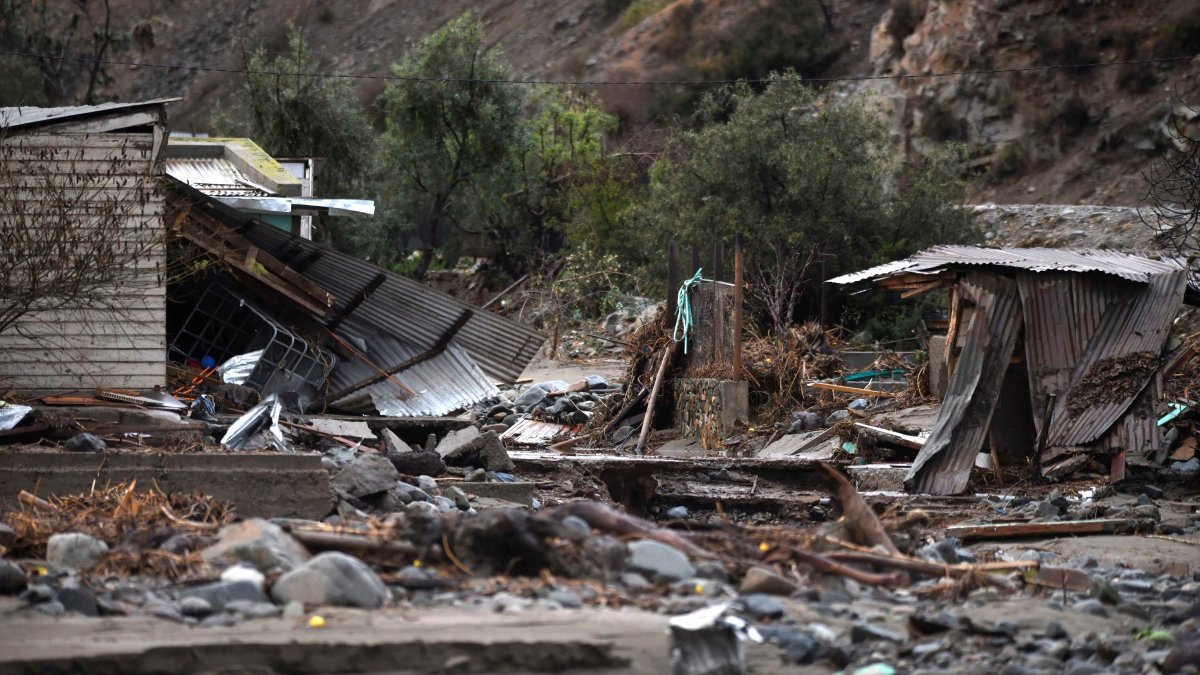 Sistema frontal en Chile deja 13 fallecidos y más de 63 mil personas aisladas