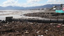 Temporal arrastró toneladas de basura hacia playas de La Serena