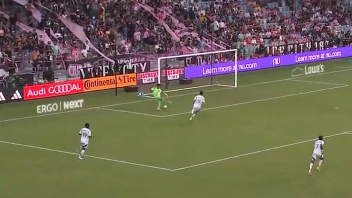 [VIDEO] Arquero de Inter Miami provocó un autogol tras un tremendo blooper ante Chicago Fire