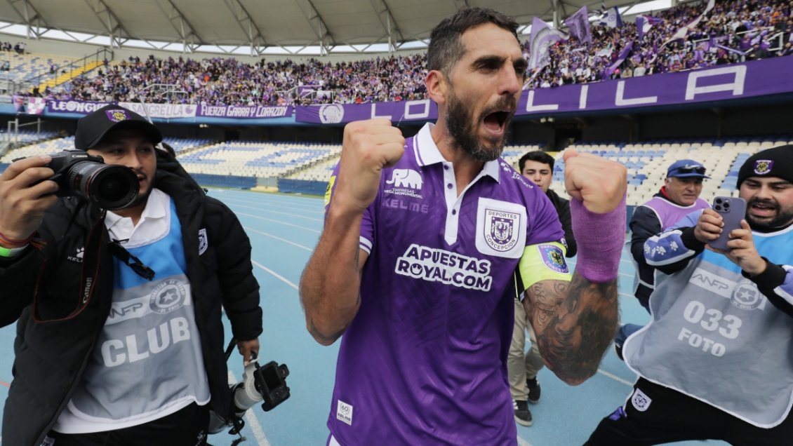 Con empanada y mote con huesillo: Concepción anunció que Larrivey obtuvo la nacionalidad chilena