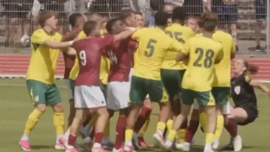 Amistoso terminó en caos: Arbitra quedó lastimada tras recibir un golpe de un jugador
