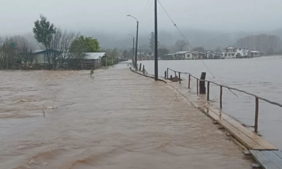 Senapred declaró Alerta Roja en Arauco por desborde del río Pichilo