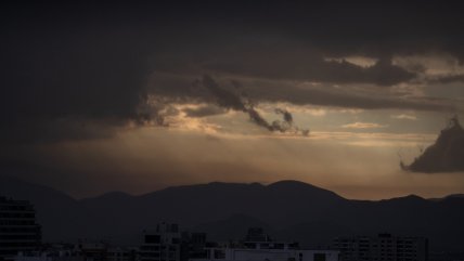 Nuevo sistema frontal llegará con lluvias, tormentas eléctricas y fuertes vientos a la zona centro-sur