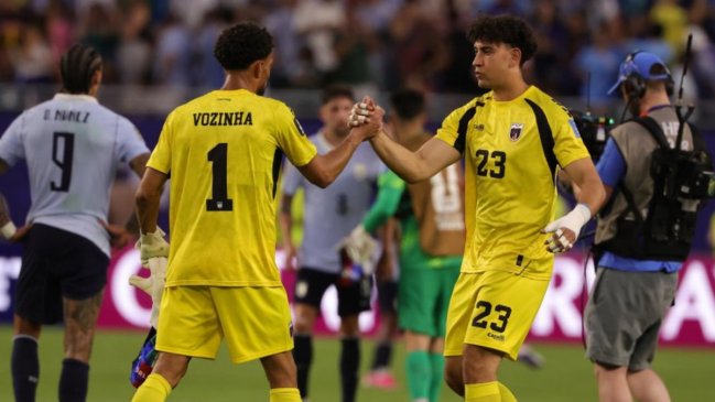 Colo Colo goalkeeper Vozinha delays arrival in Chile over pending paperwork