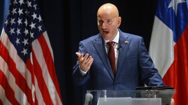 Embajador de EE.UU. consideró "muy decepcionantes" las críticas de ministros de Kast al arancel de Trump